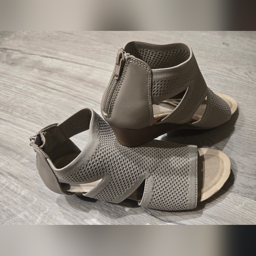 Stylish Beige Women's Sandals with Wedge Heel